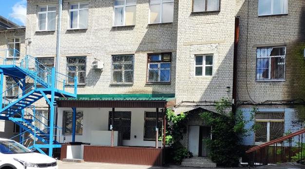 Земельный участок и здание склада